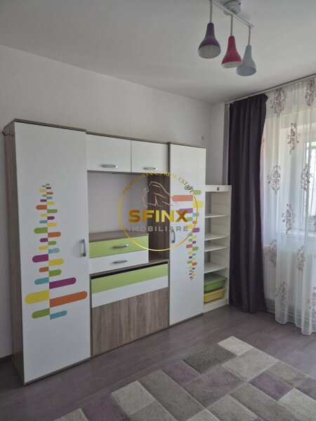 Basarabia, Diham, 3 camere bloc 82, renovat, centrala gaz, gata de mutat.