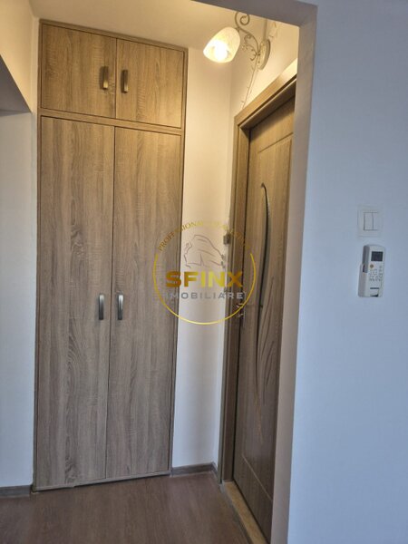 Basarabia, Diham, 3 camere bloc 82, renovat, centrala gaz, gata de mutat.